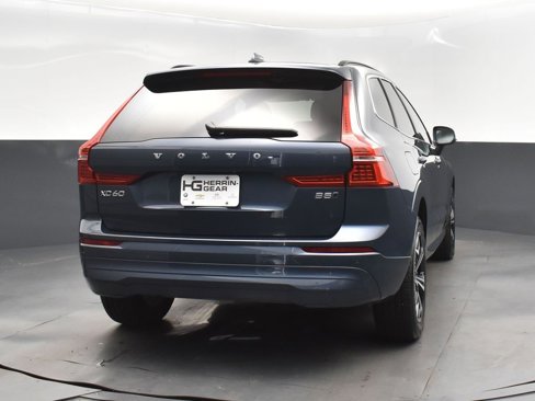 Used 2022 Volvo XC60 B5 Momentum w/ Climate Package image 7