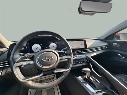 Used 2022 Hyundai Elantra Limited image 27