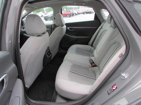 Used 2021 Hyundai Sonata SEL w/ Convenience Package image 4