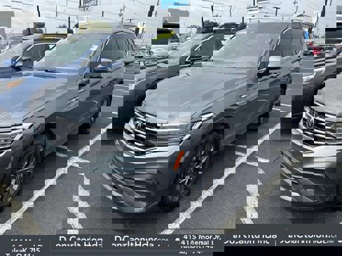 Used 2024 Volkswagen Tiguan SE image 3