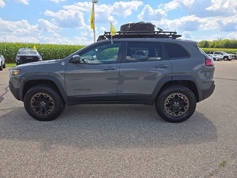 Used 2019 Jeep Cherokee Trailhawk w/ Cold Weather Group image 10