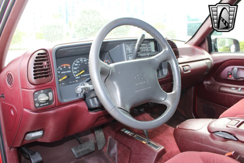 Used 1995 Chevrolet Tahoe 4WD 2-Door image 21