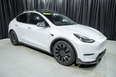 Used 2023 Tesla Model Y Performance image 3