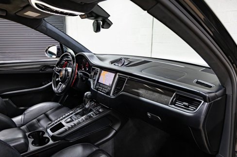 Used 2017 Porsche Macan Turbo image 26