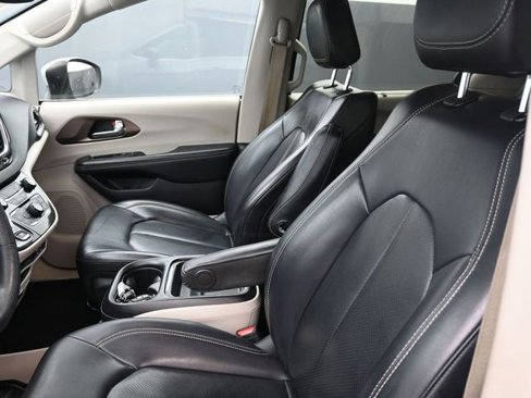 Used 2020 Chrysler Voyager Lxi image 20