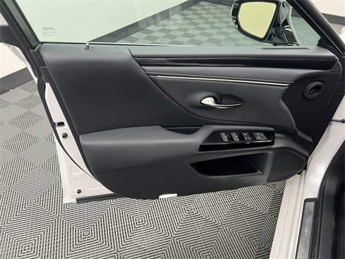 Certified 2022 Lexus ES 350 image 9