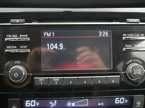 Used 2016 Nissan Rogue SV image 18