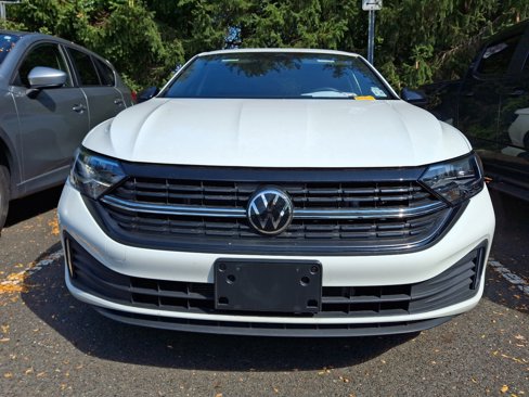 Used 2024 Volkswagen Jetta Sport image 2