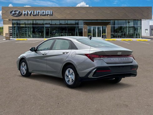 New 2025 Hyundai Elantra SE image 5