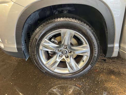 Used 2017 Toyota Highlander Limited image 31