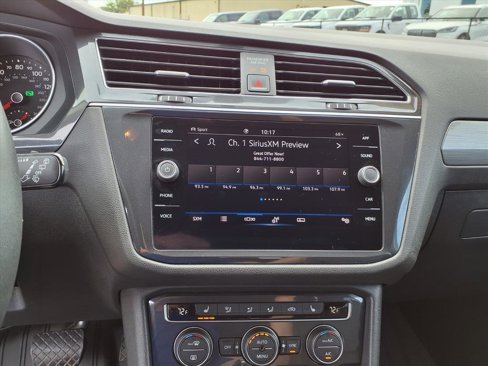 Used 2021 Volkswagen Tiguan SE image 14