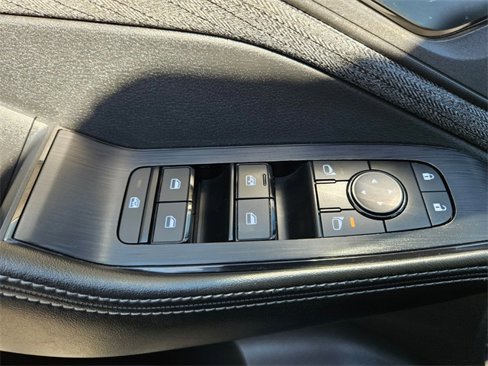 Used 2023 Nissan Rogue SV image 16