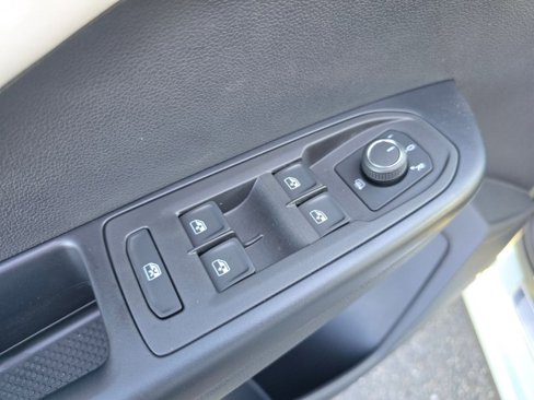 New 2025 Volkswagen Taos SE image 25