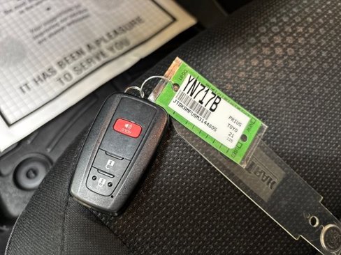 Used 2021 Toyota Prius L Eco image 28