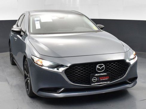 Used 2022 MAZDA MAZDA3 s image 2