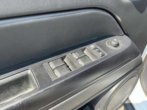 Used 2015 Jeep Compass Sport w/ Power Value Group image 15