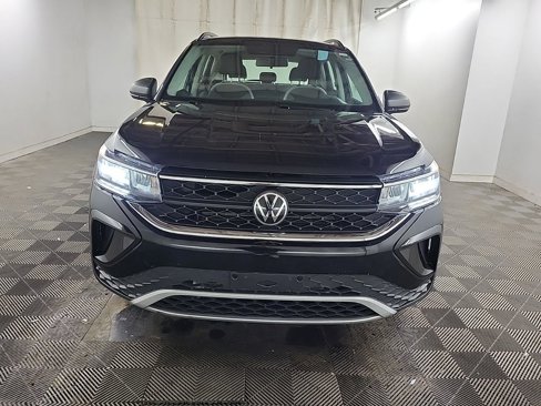Used 2022 Volkswagen Taos S image 2