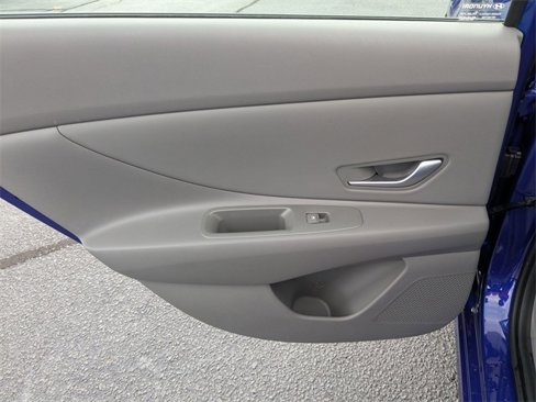 Used 2023 Hyundai Elantra SEL w/ Convenience Package image 28