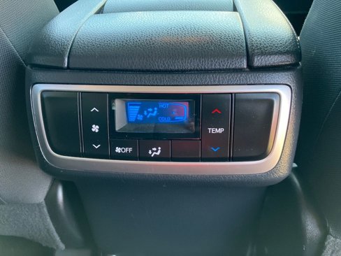 Used 2019 Toyota Highlander LE w/ Phone Cable & Charge Package image 32