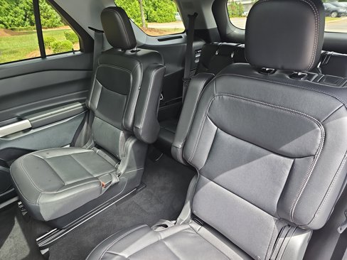 Used 2023 Ford Explorer Limited w/ Limited Technology Package image 16