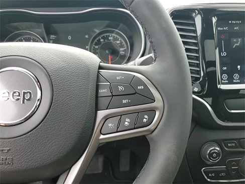 Used 2022 Jeep Cherokee Limited image 16