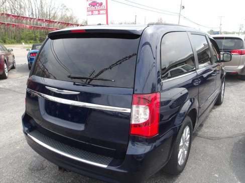 Used 2016 Chrysler Town & Country LX image 8