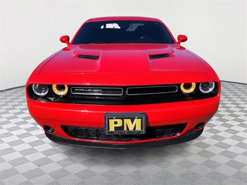 Used 2020 Dodge Challenger SXT image 2