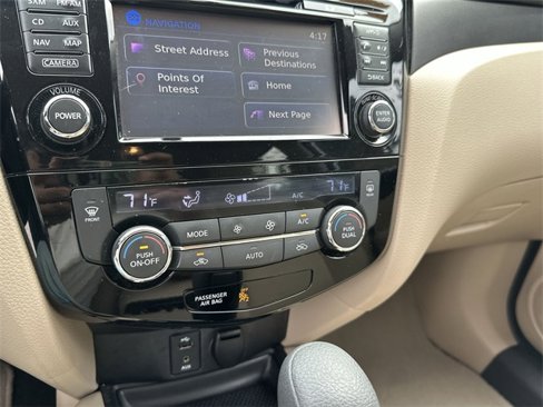 Used 2016 Nissan Rogue SV w/ SV Premium Package image 19