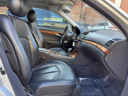 Used 2004 Mercedes-Benz E 320 Sedan image 22
