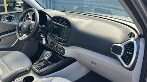 Used 2023 Kia Soul LX image 13