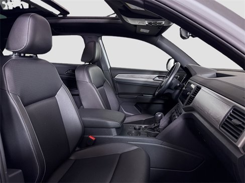 Used 2020 Volkswagen Atlas Cross Sport SE w/ Panoramic Sunroof Package image 28