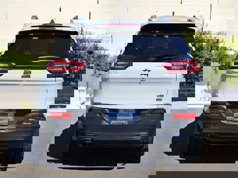 Used 2018 Jeep Cherokee Latitude Plus image 4