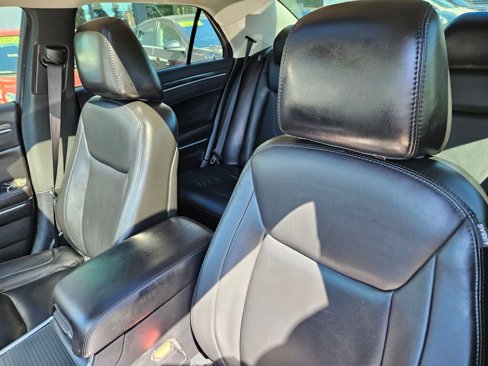 Used 2018 Chrysler 300 Touring L image 16