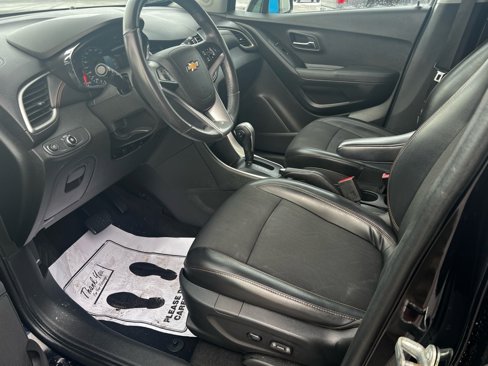 Used 2017 Chevrolet Trax LT w/ LT Convenience Package image 9