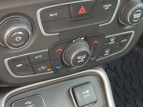 Used 2018 Jeep Compass Latitude w/ Popular Equipment Group image 27