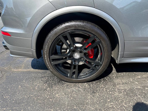 Used 2016 Porsche Cayenne GTS image 9