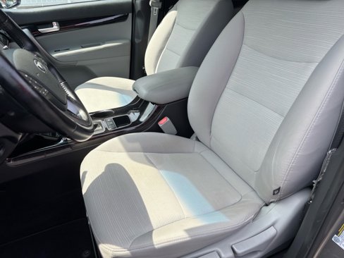 Used 2015 Kia Sorento LX image 10