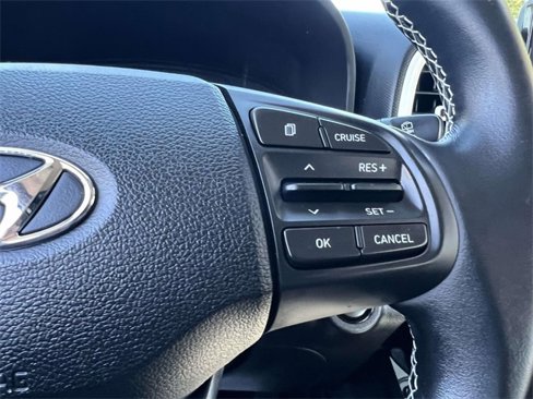 Used 2022 Hyundai Venue Limited image 24