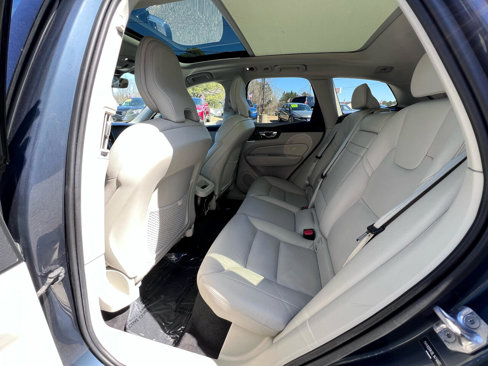 Used 2020 Volvo XC60 T5 Momentum image 12