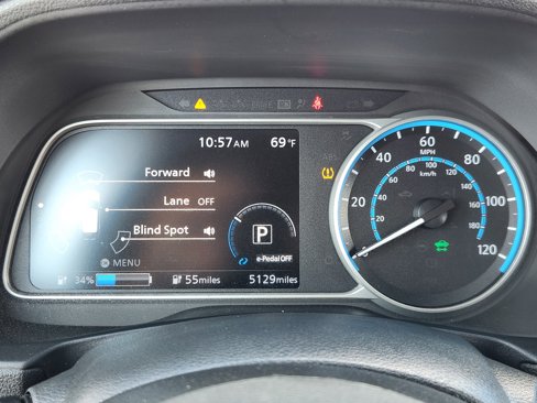Used 2025 Nissan Leaf S image 16