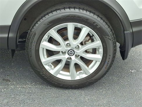 Used 2022 Nissan Rogue Sport SV w/ Technology Package image 9