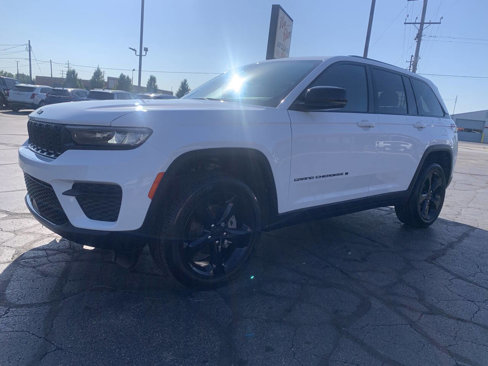 Used 2024 Jeep Grand Cherokee Altitude image 5