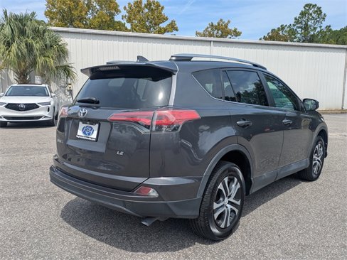 Used 2017 Toyota RAV4 LE image 4
