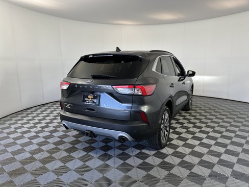 Used 2020 Ford Escape Titanium image 10