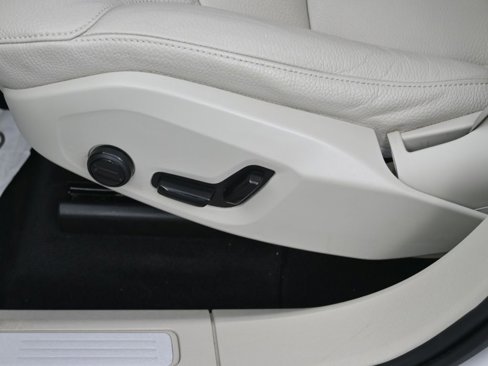 Certified 2022 Volvo XC60 B5 Momentum w/ Advanced Package image 12