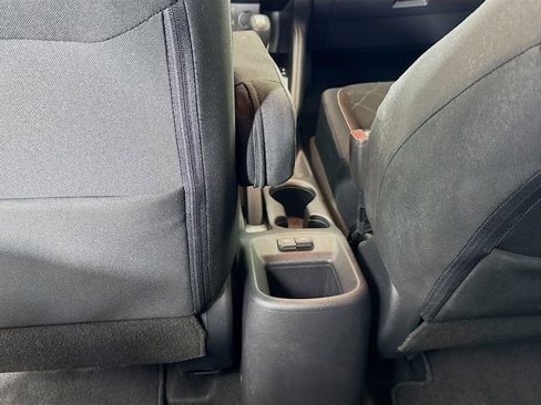 Used 2018 Nissan Kicks SR image 27