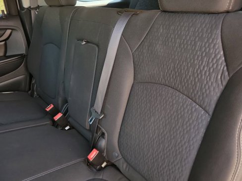Used 2016 GMC Acadia SLE image 9