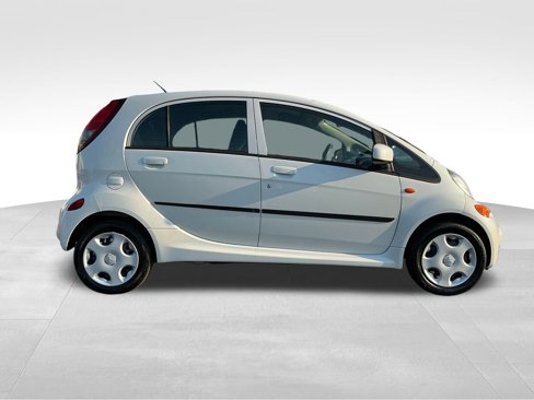 Used 2012 Mitsubishi i image 6