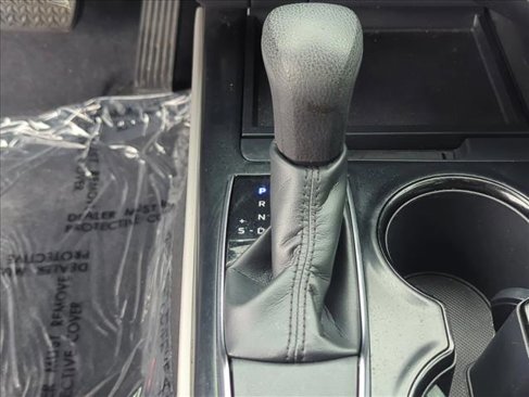 Used 2019 Toyota Camry LE image 10