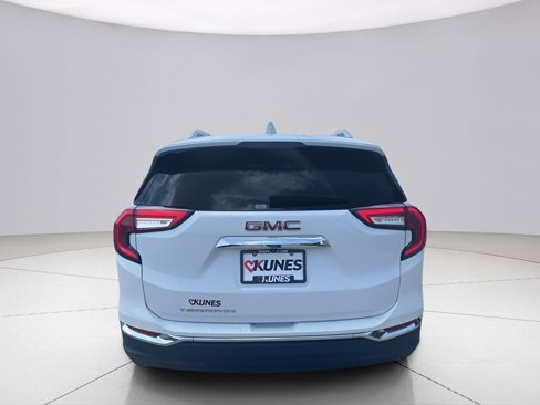 Used 2023 GMC Terrain SLT image 8